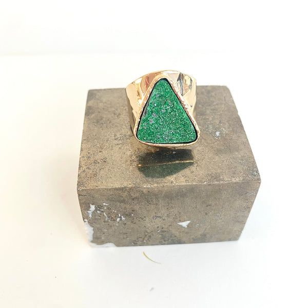 Uvoravite Triangle Ring